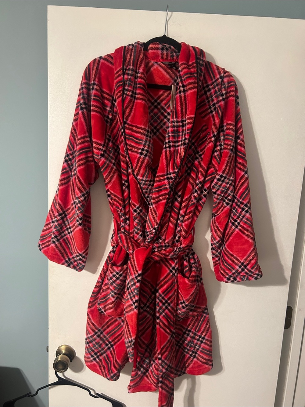 NWT Women’s Victoria's Secret Red and Black Plaid Plush Wrap Robe